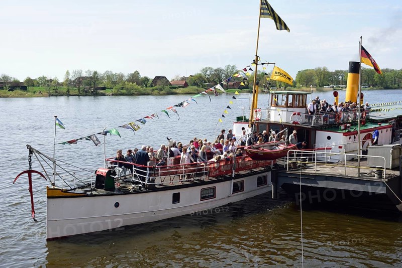 Europe, Germany, Schleswig-Holstein, Elbe, paddle steamer Kaiser Wilhelm, built 1899/ 1900 in Dresden, at the Lauenburg jetty, with many tourists, Hamburg, Hamburg, Federal Republic of Germany, Europe