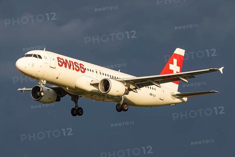 Aircraft approaching Zurich Airport. Registration: HB-IJJ, SWISS, AIRBUS A320-200, Zurich, Switzerland, Europe