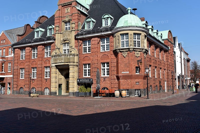Europe, Germany, Lower Saxony, Stade district, Buxtehude, COVID-19 (coronavirus SARS-CoV-2), pandemic, deserted main shopping street, town hall, closed outdoor restaurant, date of recording: Friday, 27 March 2020, Europe