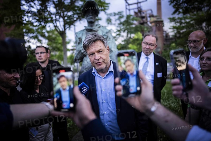 The Federal Minister for Economic Affairs and Climate Protection Robert Habeck (Alliance 90/The Greens) on the road in Dortmund. Press statement on the announcement of Annalena Bärbock's decision not to run for chancellor Photographed on behalf of the BMWK
