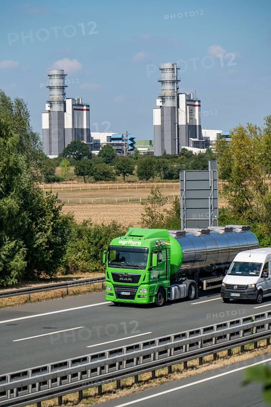 Trianel gas and steam combined cycle power plant Hamm-Uentrop, two power plant units with 425 megawatts capacity each, A2 motorway, North Rhine-Westphalia, Germany, Europe