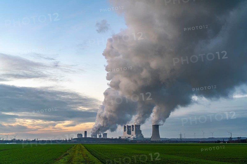 Neurath lignite-fired power plant, near Grevenbroich, power plant units F and G, A-E, thick water vapour cloud from the cooling towers in winter, near Grevenbroich, running until 2024 to secure energy supply, North Rhine-Westphalia, Germany, Europe