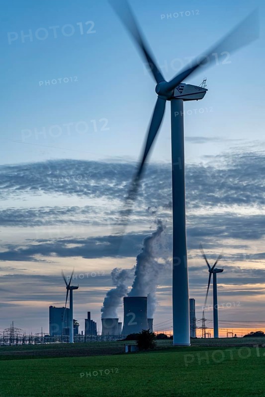 Lignite-fired power plant, RWE Power AG Niederaußem power plant, wind power plants, 2 units were shut down in 2020/21 and restarted in June 22 to replace gas-fired power plants in the 2022 energy crisis, Bergheim, North Rhine-Westphalia, Germany, Europe