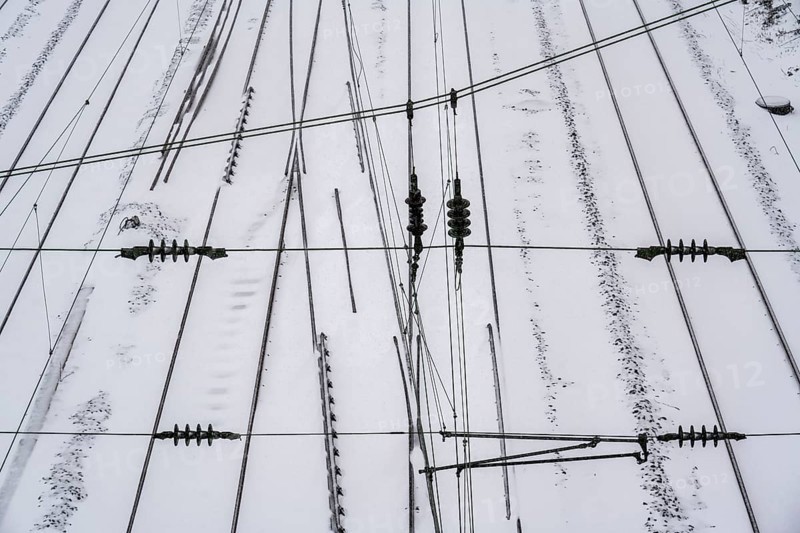 Onset of winter with lots of fresh snow and temperatures below -5 degrees during the day, railway line between Essen and Bochum, except for a few regional connections, all trains cancelled at times, snow-covered railway facilities, near Essen, North Rhine-Westphalia, Germany, Europe