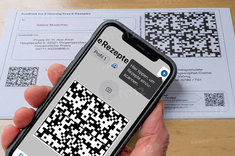 Symbolic image of an e-prescription, prescription issued by a doctor, with QR code, is scanned using a mobile phone and a special app, the code is then shown in the pharmacy and the prescription, which is stored on an IT server, can be retrieved there in conjunction with the health card