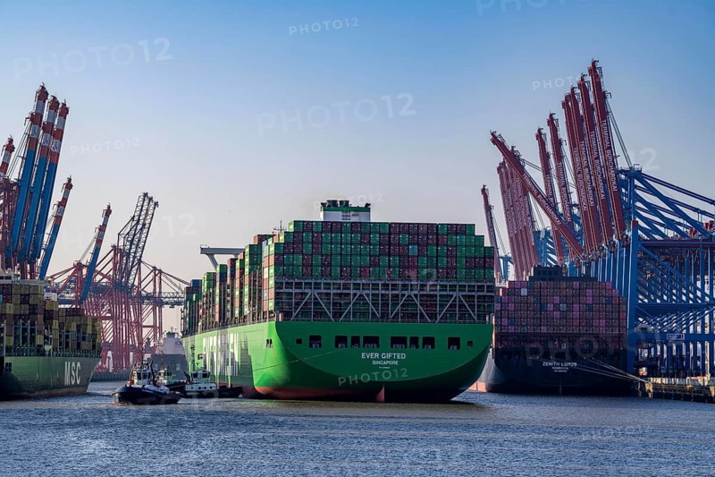Container ship Ever Gifted, arriving at the port of Hamburg, Waltershofer Hafen, HHLA Container Terminal Burchardkai, 4 harbour tugs manoeuvre the ship to the quay, shipping company Evergreen, Singapore, 399 m long, can transport over 20, 000 containers, Hamburg, Germany, Asia