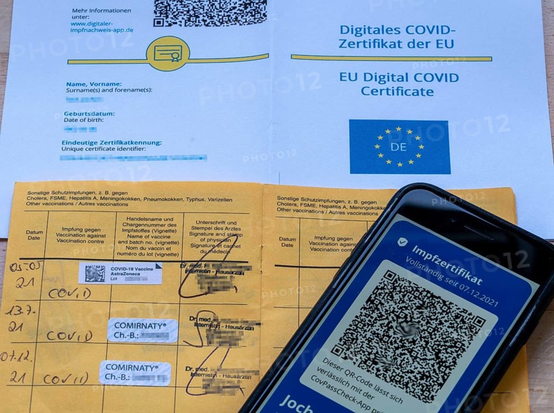 Vaccination booklet, proof of triple vaccination with the Corona vaccine from AstraZeneca and BioNTEch/Pfizer, COMIRNATY 2x, the third as a booster vaccination, against the Corona virus, Covid-19, proof of vaccinations, international document based on WHO recommendations, digital vaccination certificate, on the smartphone, CovPass app
