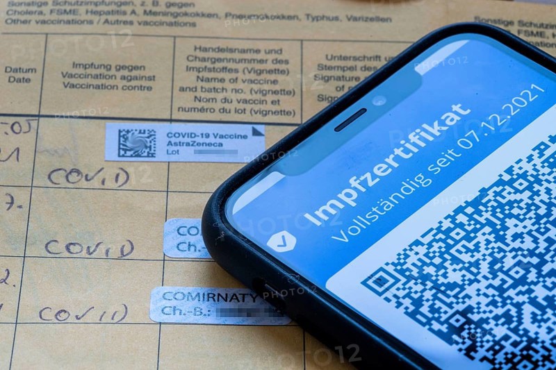 Vaccination booklet, proof of triple vaccination with the Corona vaccine from AstraZeneca and BioNTEch/Pfizer, COMIRNATY 2x, the third as a booster vaccination, against the Corona virus, Covid-19, proof of vaccinations, international document based on WHO recommendations, digital vaccination certificate, on the smartphone, CovPass app