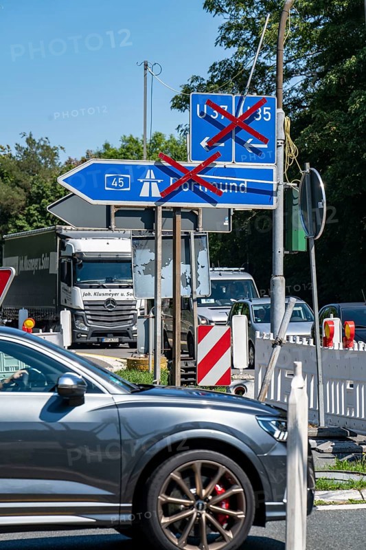 A45 motorway, coming from the south, traffic is diverted in front of the Lüdenscheid junction, in front of the completely closed Rahmede viaduct, which is being blown up and rebuilt due to massive damage to the supporting structure, Lüdenscheid, North Rhine-Westphalia, Germany, Europe