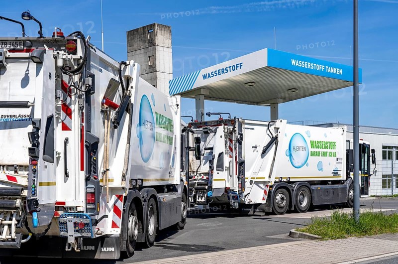 Hydrogen filling station, waste disposal vehicles, rubbish trucks, of the municipal waste disposal company Herten, refuel at the hydrogen competence centre, 6 municipal waste collection vehicles with hydrogen storage and fuel cell operate in Herten, North Rhine-Westphalia, Germany, Europe