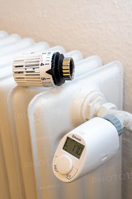 Smart Home application, control of heating, room temperature via Bluetooth, mobile phone, smartphone, mechanical thermostat