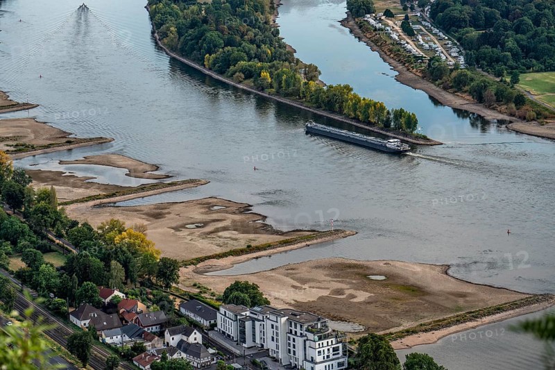 The Rhine at extremely low water, near Bad Honnef, below the Drachenfels, Nonnenwerth Island, dry Rhine banks, cargo ship, tanker, travelling upstream, with very reduced cargo, North Rhine-Westphalia, Germany, Europe