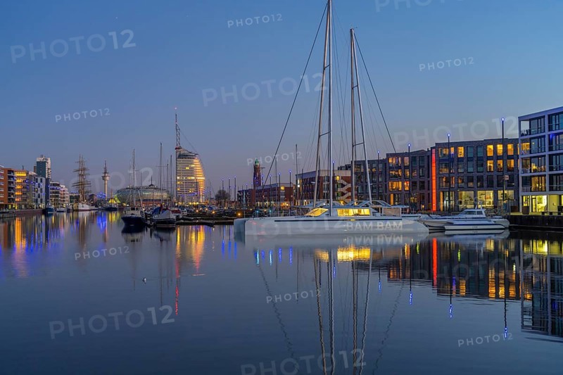New harbour, harbour basin, harbour district, residential buildings, office buildings, Sail City building, hotel, Klimahaus Bremerhaven, marina and museum ships, part of the Harbour Worlds, in Bremerhaven, Bremen, Germany, Europe