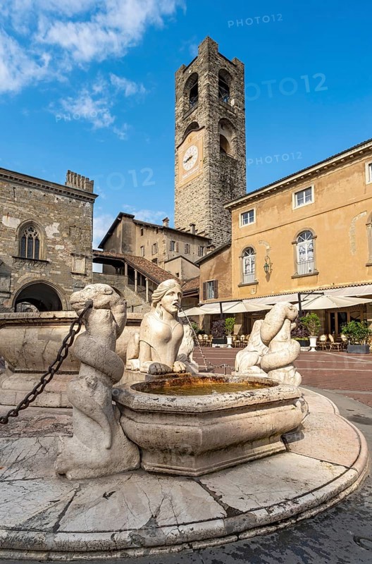 Fontana Contarini and Campanone tower, Piazza Vecchia, Citta alta, Bergamo, Italy, Europe