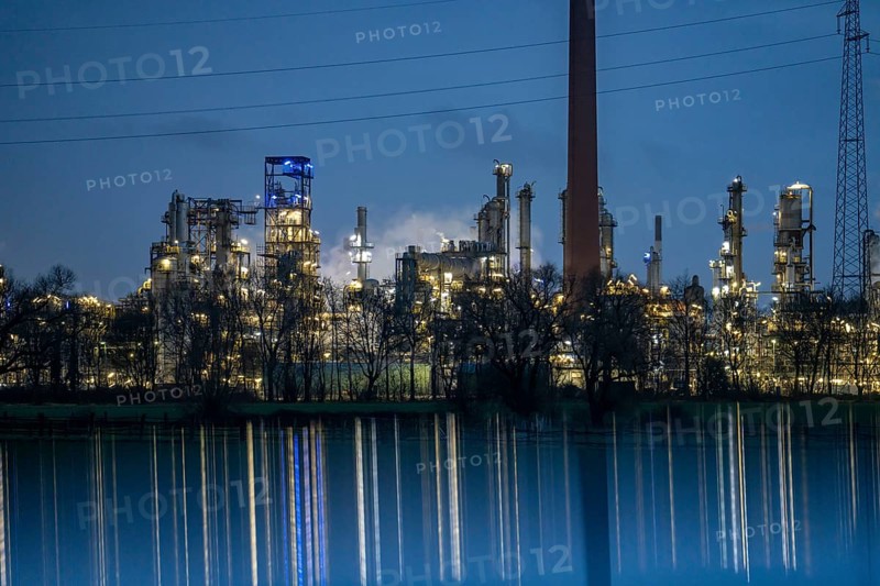 Ruhr oil refineries in Gelsenkirchen, Scholven, North Rhine-Westphalia, Germany, Europe