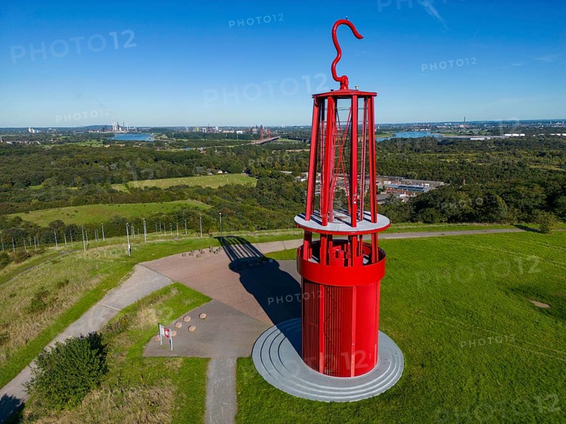 Rheinpreussen spoil tip in Mörs, spoil tip sign Das Geleucht, light installation, over the Rhine near Duisburg Bruckhausen, Marxloh, Thyssenkrupp Steel steelworks, blast furnaces, sintering plant, Duisburg, North Rhine-Westphalia, Germany, Europe