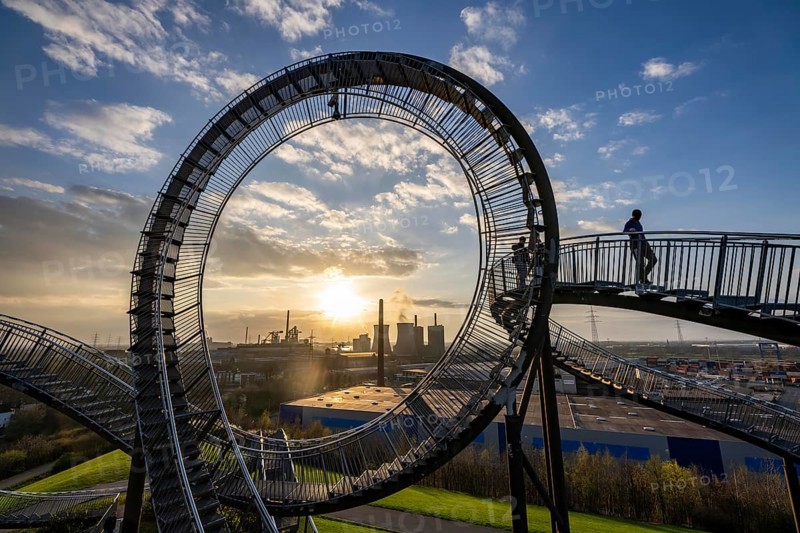 Hüttenwerke Krupp-Mannesmann, HKM in Duisburg-Hüttenheim, coking plant and 2 blast furnaces, sintering plant and power station, Tiger & Turtle landmark, Magic Mountain, walk-in sculpture in the form of a roller coaster on the Heinrich-Hildebrand-Höhe slag heap, North Rhine-Westphalia, Germany, Europe