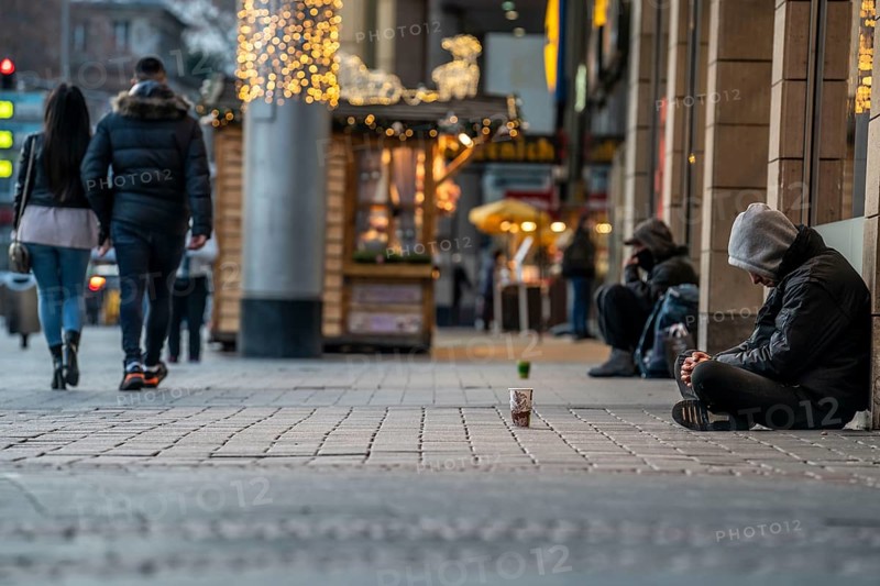 First day of the Christmas lockdown in the Corona crisis, homeless people at Neumarkt, closed shops, hardly any passers-by, in Cologne, North Rhine-Westphalia, Germany, Europe