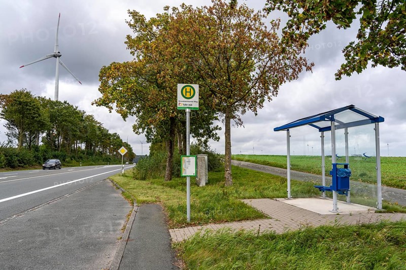 Bus stop in the countryside, on the B68, new, modern bus shelter, line to Warburg, Ostwestfalen Lippe, bus route S 85, Grundsteinheimer Weg stop, north of Lichtenau, Verkehrsverbund fahr mit - Mobil im Hochstift, North Rhine-Westphalia, Germany, Europe