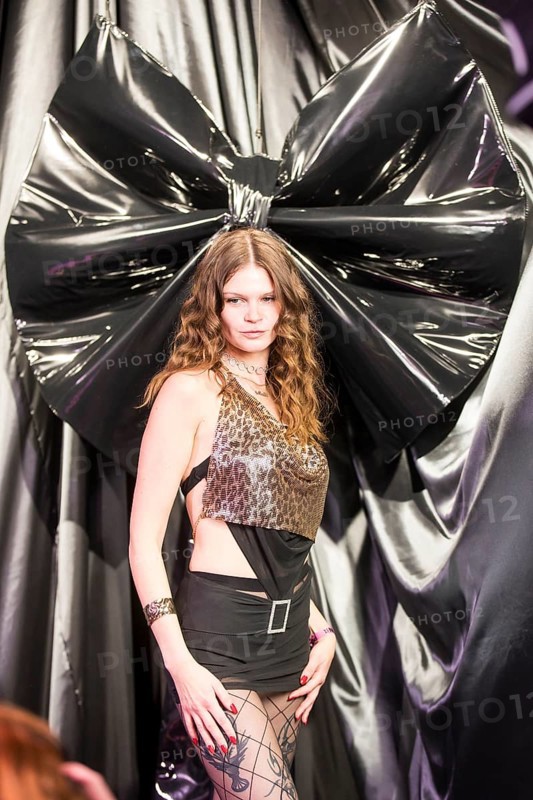 Ikkimel (Melina Strauß) poses in a photo setup in front of the Polyton 2024 award ceremony in Berlin's Atelier Gardens on 23 October 2024. The award has been held since 2023 and is a successor to the Echo music award