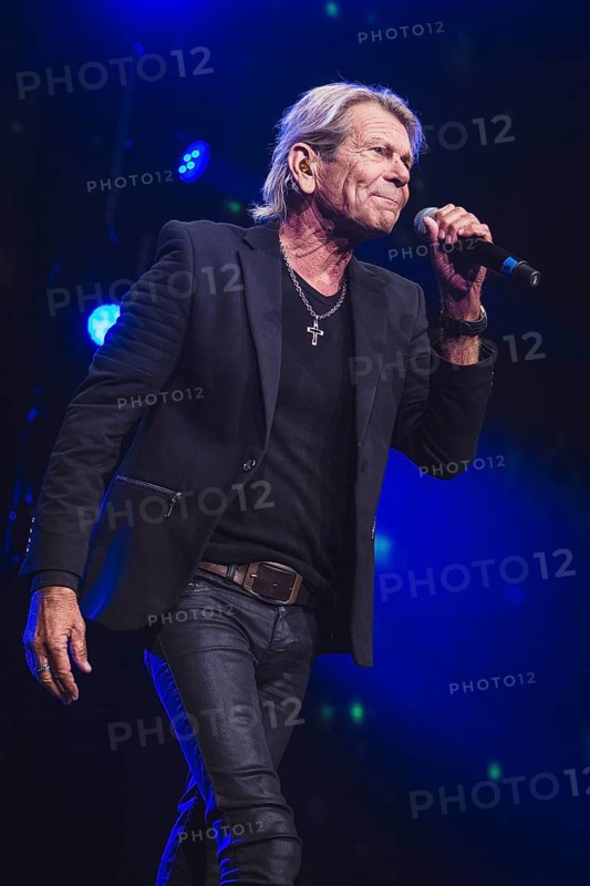 Matthias Reim at the Schlagernacht des Jahres live on Das Original Tour in the Berlin Uber Arena on 16 November 2024