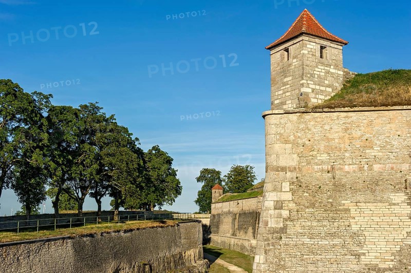 Guardhouse on fortress rampart, fortress wall with moat, bastion Kaltes Eck, behind bastion Roßmühle, fortress Wülzburg, Renaissance fortification, Weißenburg in Bavaria, Altmühltal, Middle Franconia, Franconia, Bavaria, Germany, Europe