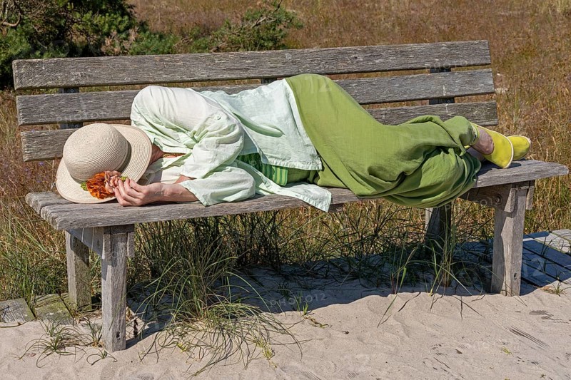 Elderly woman sleeping on a bench, nap, circular hiking trail, nature reserve, Darßer Ort, Born a. Darß, Mecklenburg-Vorpommern, Germany, Europe