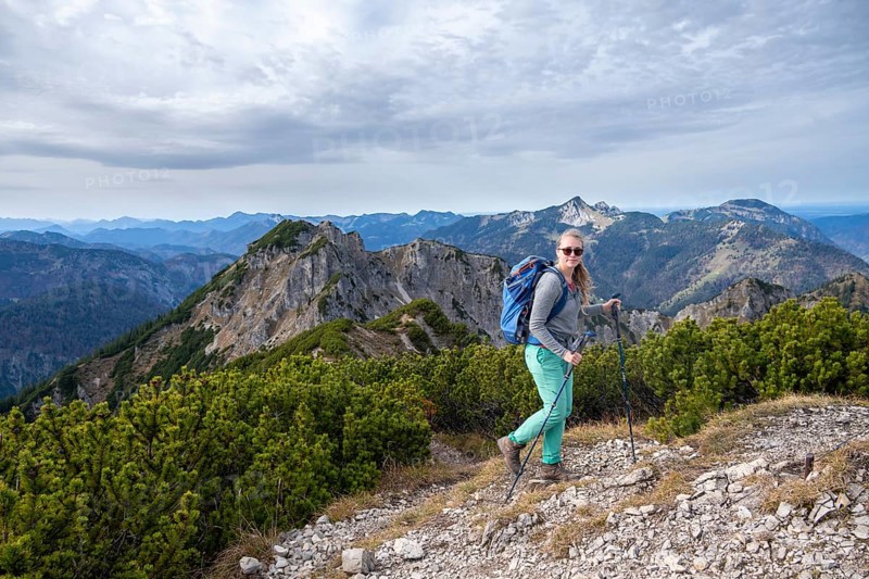 View over the mountain ridge of the Schindergebirge to the Bavarian Schinder, mountaineer on hiking trail to the Austrian Schinder, Bavarian Prealps, Mangfall mountains, Bavaria, Germany, Europe