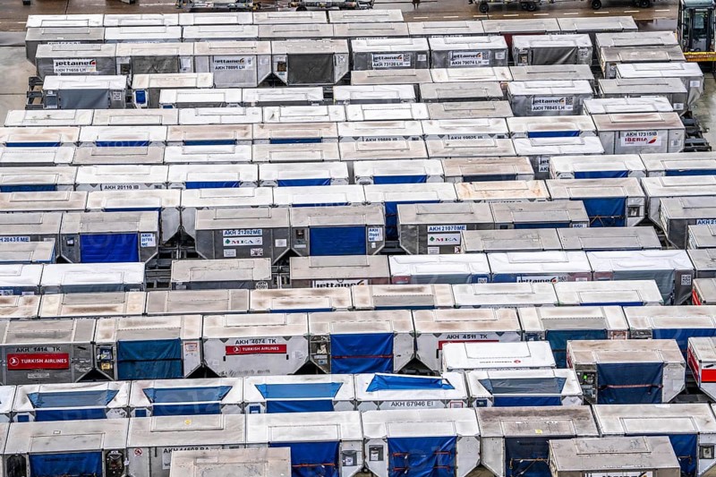 Düsseldorf Airport, Unit Load Devices, ULD, containers for baggage and freight for narrow-body and wide-body aircraft, baggage and freight are pre-packed here and can then be quickly loaded or unloaded onto the aircraft, Düsseldorf, North Rhine-Westphalia, Germany, Europe