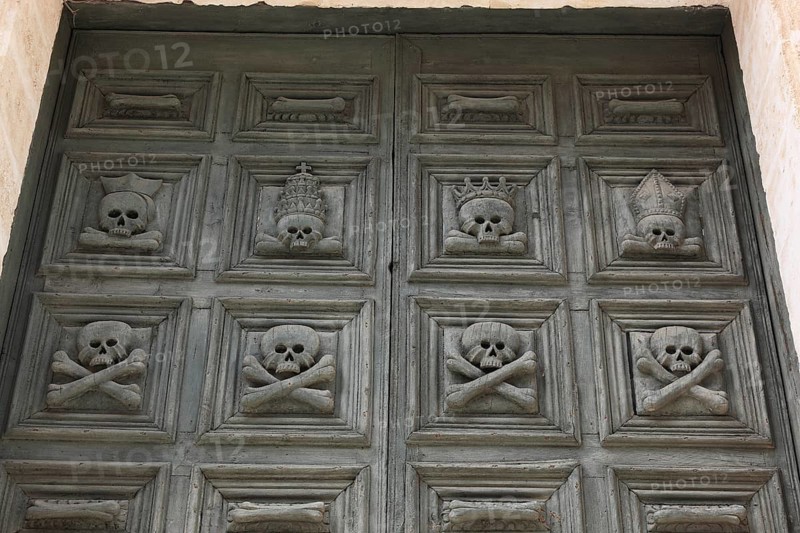 Chiesa del Purgatorio, Church of Purgatory, portal with skulls, Matera, Basilicata, Italy, Europe