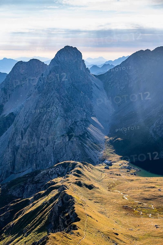 Obstanserseehütte and Roßkopf mountain peak, Carnic High Trail, Carnic Alps, Carinthia, Austria, Europe