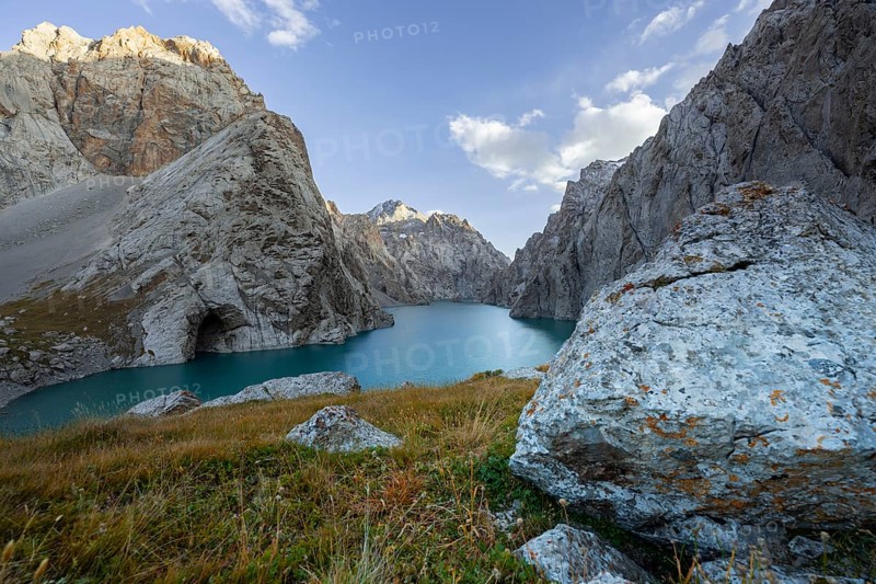 Mountain lake Kol Suu, Sary Beles Mountains, Naryn Province, Kyrgyzstan, Asia
