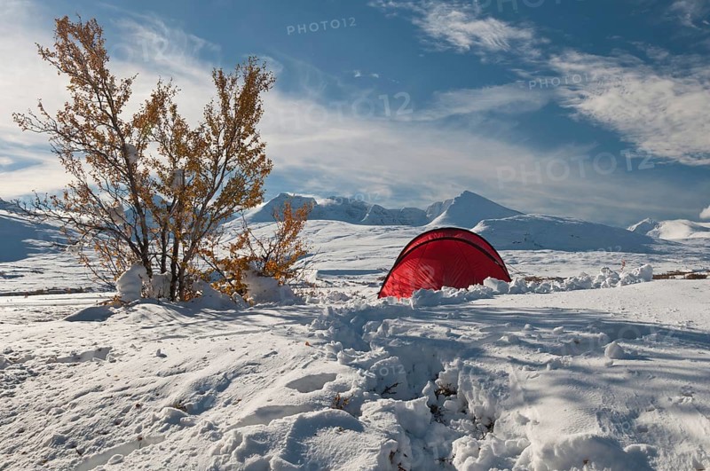 Tent in mountain landscape, Sarek National Park, Laponia World Heritage Site, Norrbotten, Lapland, Sweden, snowy landscape, winter, Scandinavia, Europe