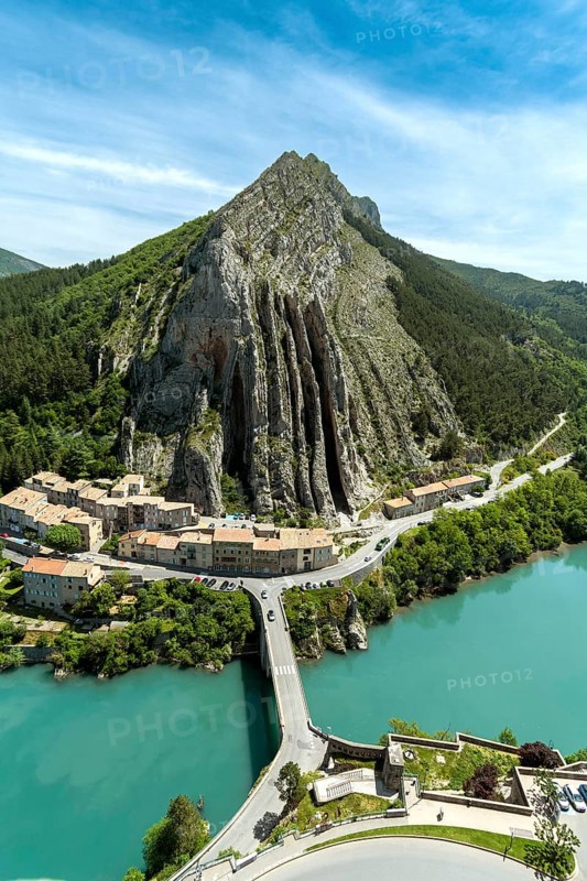 Sisteron. View of the Baume rock and the Durance river from the Citadel, Alpes-de-Haute-Provence. Provence-Alpes-Côte d'Azur. France