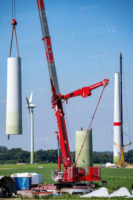 Repowering of a wind farm near Issum, here the dismantling of the tower, 9 older wind turbines from the manufacturer Enercon (model series E-58) will be dismantled, which have been in operation for over two decades, will be replaced by a total of four Enercon E-160 turbines, under construction, with a total output of 22 megawatts, Lower Rhine, North Rhine-Westphalia, Germany, Europe
