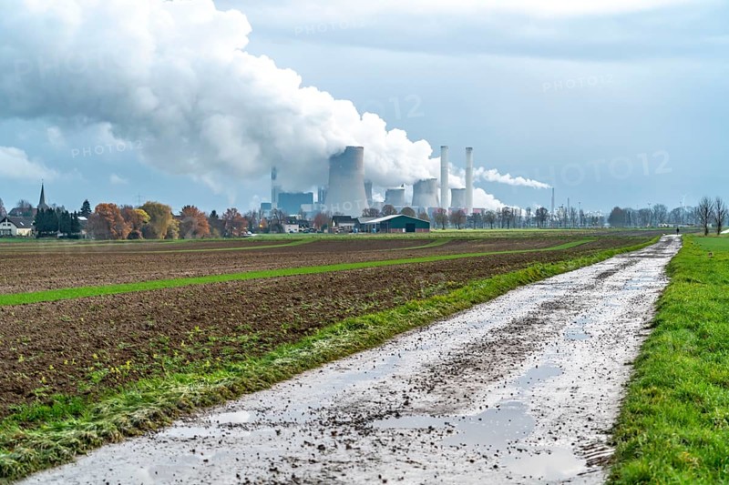 Field path, lignite-fired power station, RWE Power AG Niederaußem power station, near Bergheim, North Rhine-Westphalia, North Rhine-Westphalia, Germany, Europe