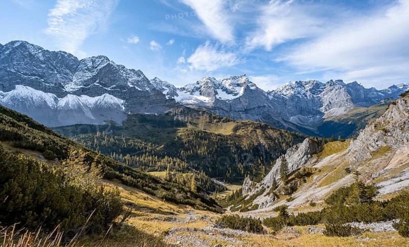 Mountain panorama with steep rocky peaks, yellow-coloured larches in autumn, view of Laliderspitze, Dreizinkenspitze and Spritzkarspitze peaks, hike to the summit of Hahnkampl, Engtal, Karwendel, Tyrol, Austria, Europe