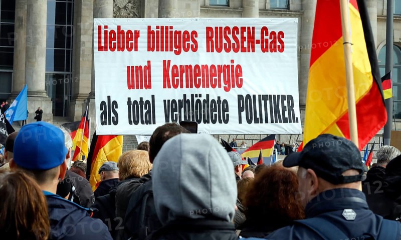 With the slogan Better cheap Russian gas and nuclear energy than totally bogged down politicians, AfD supporters demonstrate against government policy in the energy crisis, Berlin, 8 October 2022