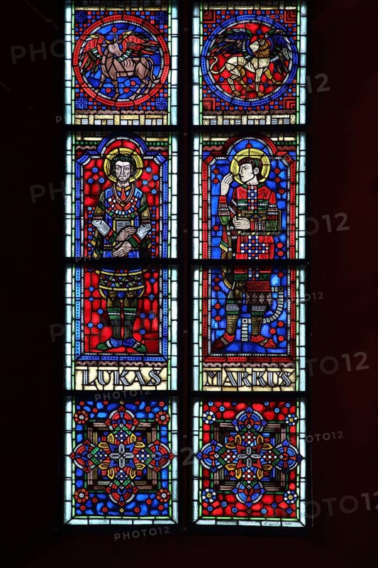 Colourful stained glass window with apostle Luke and Mark, evangelist, two, figures, biblical, blue, black, silhouette, stained glass, arts and crafts, Katharinenkirche, Oppenheim, Rhine-Hesse region, Rhineland-Palatinate, Germany, Europe