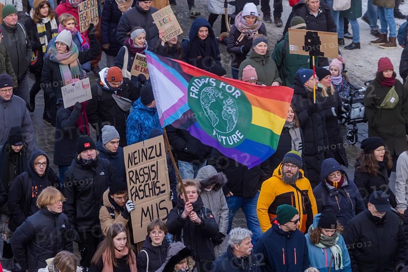 Several thousand people protested on Sunday in Dresden and elsewhere, against the AfD and in favour of democracy. Similar demonstrations have been taking place in many German cities for days. Between 25, 000 and 40, 000 participants were estimated. The demonstration marches along Schlosstraße through the city centre, Dresden, Saxony, Germany, Europe