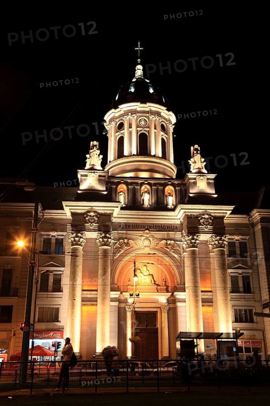 Romania, Banat, city of Arad, city centre, Minorite Church, Roman Catholic Cathedral at night, illuminated, Europe