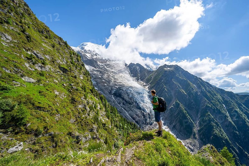 Mountaineer in front of impressive mountain landscape with glacier, view of glacier Glacier de Taconnaz, hike La Jonction, Chamonix, Haute-Savoie, France, Europe
