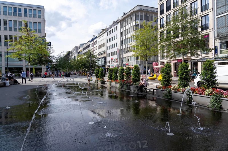 Schadowstraße in Düsseldorf, newly designed shopping street, pedestrian zone, many shops, department stores, restaurants, North Rhine-Westphalia, Germany, Europe