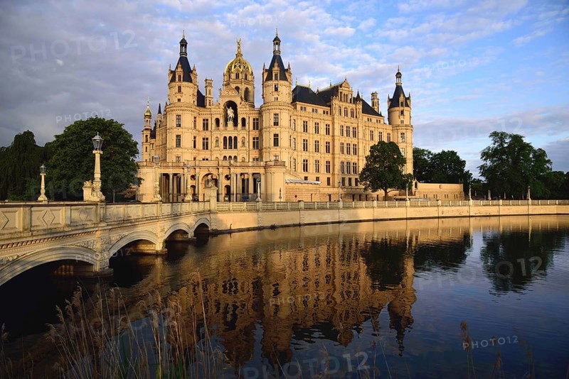 Europe, Germany, Mecklenburg-Western Pomerania, Schwerin, Schwerin Castle, built 1845 to 1857 in the style of romantic historicism, today seat of the state parliament, front with bridge to the castle island, evening light, Schwerin, Mecklenburg-Western Pomerania, Germany, Europe