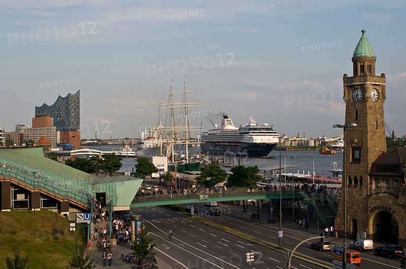 Europe, Germany, Hamburg, Elbe, harbour, Elbe Philharmonic Hall, passenger ship Mein Schiff 1, St. Pauli Landungsbrücken, glass tower, Hamburg, Hamburg, Federal Republic of Germany, Europe