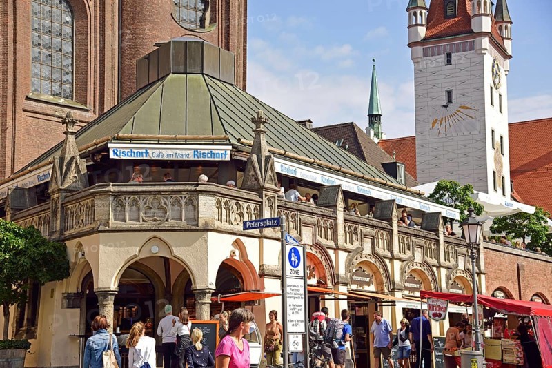 Europe, Germany, Bavaria, City of Munich, Viktualienmarkt, St Peter's Square, Cafe Rischarts, Tower of the Old Town Hall, Europe