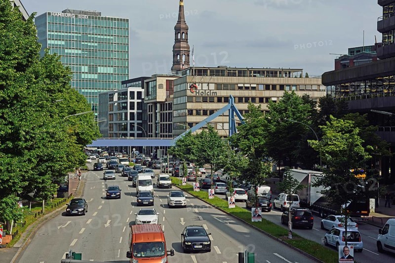 Hamburg, Old Town, Willy-Brandt-Str., main thoroughfare