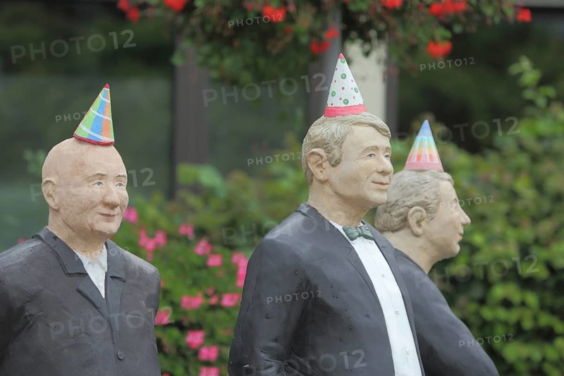 Sculptures Seriousness of life by Christel Lechner 2021, everyday people, carnival, cap, three, faces, suit, carnival, hat, funny, humour, headgear, hat, detail, town hall square in Eschborn, Taunus, Hesse, Germany, Europe
