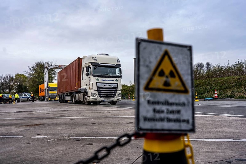 Customs X-ray inspection system, can X-ray entire trucks and check for hiding places, persons, drugs, joint inspection by customs and police, on the A3 motorway, towards Cologne, at the Stindertal rest area, focus inspection of smuggling, theft, drug and smuggling crime, customs violations and illegal tuning, North Rhine-Westphalia, Germany, Europe
