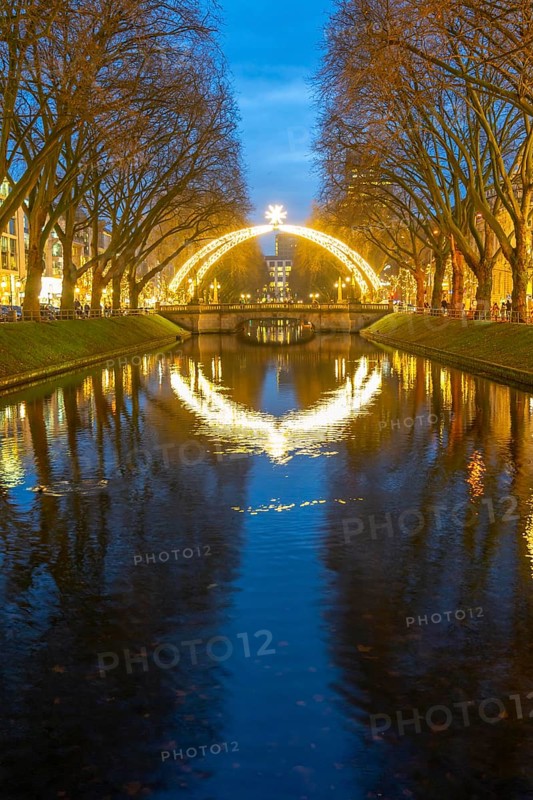 Christmas market, on Königsallee, Kö, Stadtgraben pond, Christmas lights, in the city centre of Düsseldorf, North Rhine-Westphalia, Germany, Europe